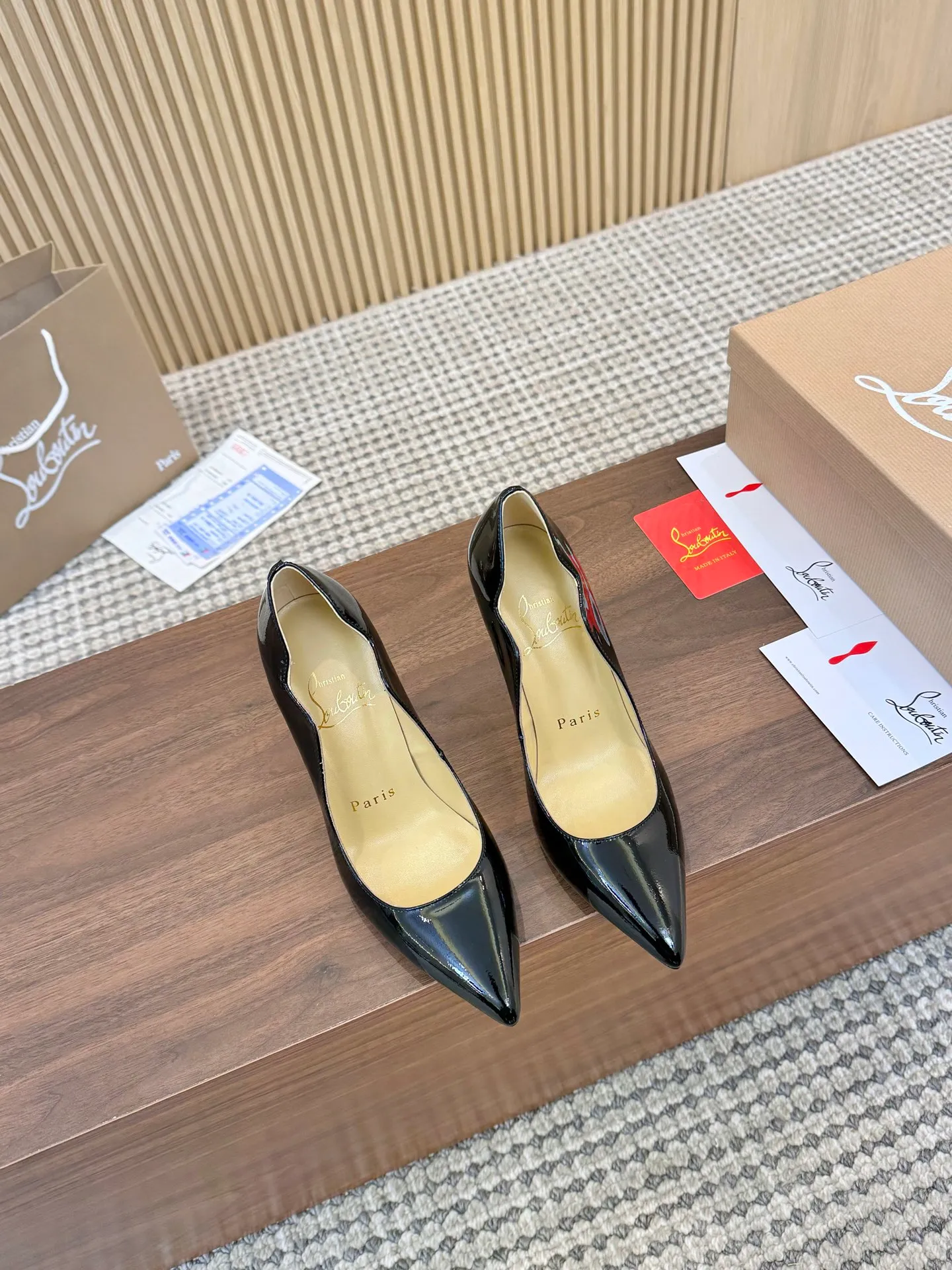 👟👟Ex-factory price 440 👟👟 Genuine leather sole +40 shipped all year round 💝Christian Louboutin CL👠 "Imported cow patent leather💎 series" noble and luxurious, real blingbling👟👟 real materials, all customized by the pattern maker, and the materials are made of original customized materials, achieving the taste of the original 5 color options💍 Upper: imported 👉cow patent leather💪 lining: sheepskin foot pad/lining code number: 34-40.41.42 heel height: two options: 10.5cm and 8.5cm